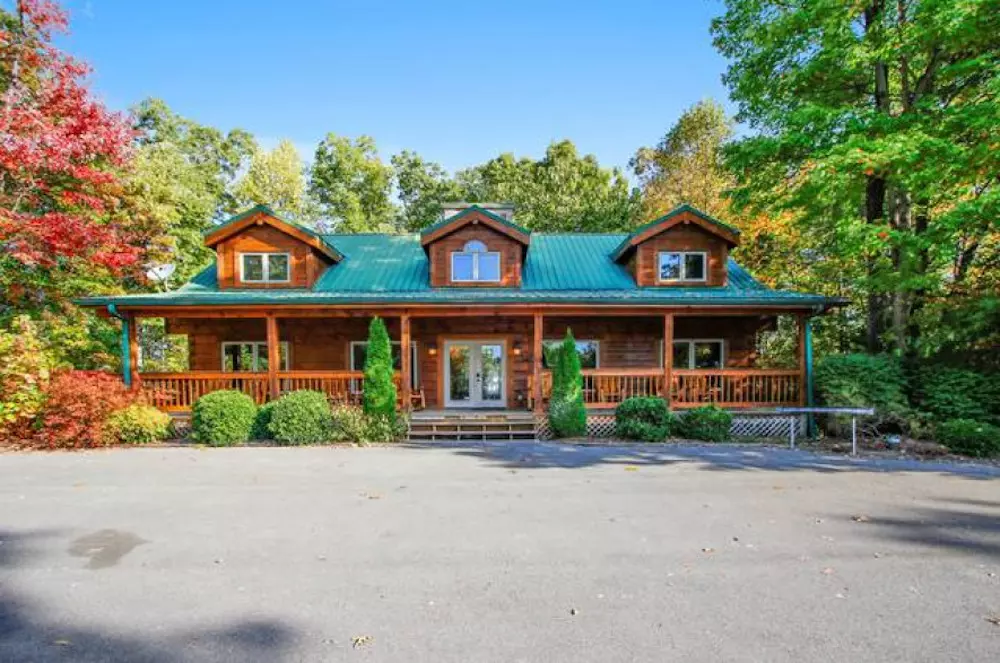fox hollow lodge large cabin in gatlinburg